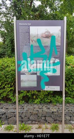 Graffito spruzzato su un segnale di informazione, danni intenzionali di proprietà, in Germania, in Renania settentrionale-Vestfalia, la zona della Ruhr, Witten Foto Stock