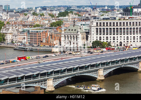 Inghilterra, Londra, Blackfriars Bridge e Victoria Embankment Foto Stock