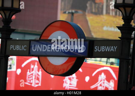 La metropolitana di Londra segno, turistico, Londra, città capitale, trasporti, tubo, Oyster card, sciopero, mappa della rete metropolitana Foto Stock