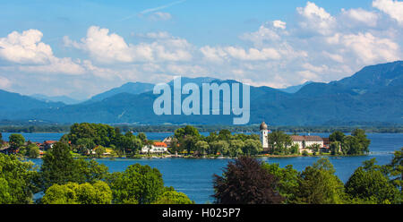 Il lago di Chiemsee con convento su isola di Fraueninsel, in Germania, in Baviera, il Lago Chiemsee, Frauenchiemsee Foto Stock