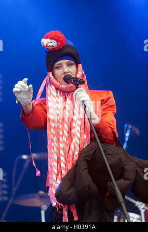 Close-up di Róisín Murphy esibirsi sul palco principale del OnBlackheath Music Festival 2106 Foto Stock