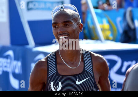 Mo Farah vince il Grande Nord girare per registrare il terzo anno di fila,la mezza maratona da Newcastle a South Shields.. Domenica 11 Settembre 2016 Foto Stock