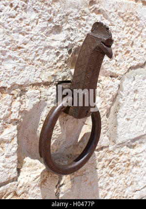 Anello di ferro nella parete di Gubbio, Italia Foto Stock