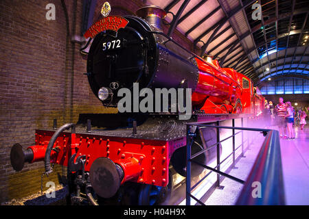 La scuola di Hogwarts Express train, Warner Brothers tour dello studio, la realizzazione di Harry Potter, Londra Foto Stock