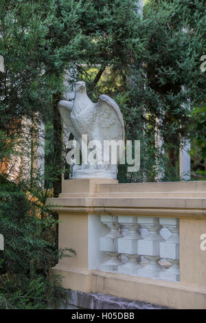 Statua in arboreto, Sochi, Russia Foto Stock