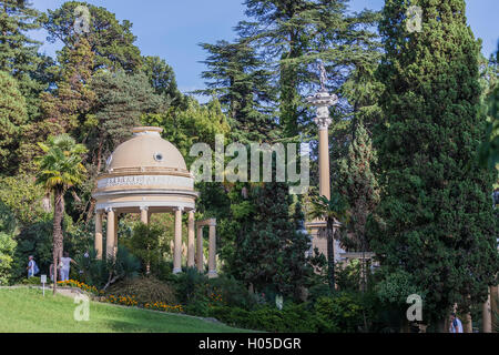 In stile moresco gazebo nel parco "Arboretum" a Sochi. Foto Stock