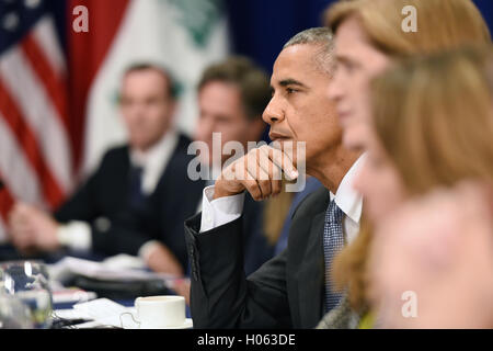 New York, Stati Uniti d'America. Xix Sep, 2016. Il Presidente degli Stati Uniti Barack Obama partecipa ad un incontro bilaterale con il Primo Ministro Haider al-Abadi dell Iraq al Lotte New York Palace Hotel in New York, NY, il 19 settembre 2016. Credito: Anthony Behar/Piscina via CNP Credito: Anthony Behar/CNP/ZUMA filo/Alamy Live News Foto Stock