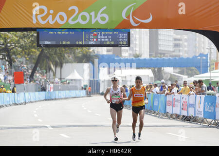 Rio de Janeiro, Brasile. Xviii Sep, 2016. Shinya Wada (JPN) Atletica leggera : Uomini Maratona T12 al Forte di Copacabana durante il Rio 2016 Giochi Paralimpici a Rio de Janeiro in Brasile . © Shingo Ito/AFLO/Alamy Live News Foto Stock