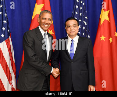 New York, Stati Uniti d'America. Xix Sep, 2016. Il premier cinese LI Keqiang (R) soddisfa con U.S. Il presidente Barack Obama in New York sett. 19, 2016. Credito: Li Xueren/Xinhua/Alamy Live News Foto Stock