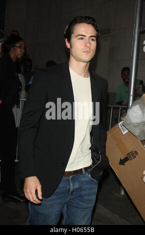 NEW YORK, NY-Settembre 19: Ben Schnetzer a AOLBUILD per parlare del nuovo film di capra in New York. Settembre 19, 2016. Credit:RW/MediaPunch Foto Stock