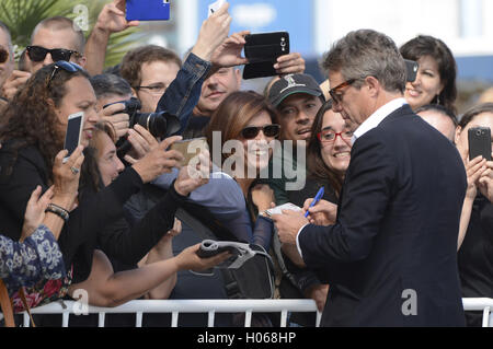 San Sebastian, Spagna. Xviii Sep, 2016. Hugh Grant è visto arrivare a 64a San Sebastian Film Festival a Maria Cristina hotel il 18 settembre 2016 a San Sebastian, Spagna. | Verwendung weltweit/picture alliance © dpa/Alamy Live News Foto Stock