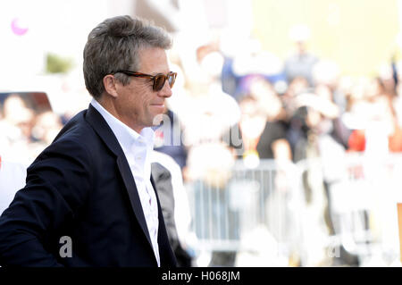 San Sebastian, Spagna. Xviii Sep, 2016. Hugh Grant è visto arrivare a 64a San Sebastian Film Festival a Maria Cristina hotel il 18 settembre 2016 a San Sebastian, Spagna. | Verwendung weltweit/picture alliance © dpa/Alamy Live News Foto Stock