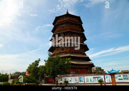 Settembre 20, 2016 - Shuozhou, Shuozhou, Cina - Shuozhou, CINA-Settembre 19 2016:?(Editorial?uso?Solo.?CINA?OUT)..in legno pagoda di Yingxian County in Shuozhou, nord cina¡Â¯s nella provincia di Shanxi. Il nome reale della pagoda, situato in Fogong Buddha (Palazzo del Tempio nell'angolo nordoccidentale del capoluogo di contea di Yingxian, è Sakyamuni Pagoda. Poiché è stato costruito completamente di legname, è stato noto popolarmente come la pagoda in legno di Yingxian County. In piedi 67.31 metri di altezza, è il solo extant grande pagoda in legno in Cina e anche il più alto tra antichi edifici in legno del wor Foto Stock