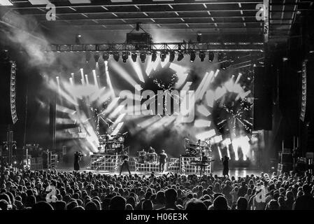 Clarkston, Michigan, Stati Uniti d'America. Xv Sep, 2016. RASCAL FLATTS esecuzione del rhythm & Radici Tour al DTE Energy Music Theatre di Clarkston, mi il 15 settembre 2016 © Marc Nader/ZUMA filo/Alamy Live News Foto Stock