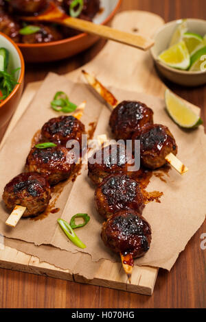 Le polpette di carne in Barbecue Sauc Foto Stock