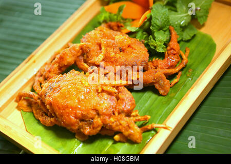 Fritte sorf-granchio sgusciate con sale uovo e salsa di tamarindo Foto Stock