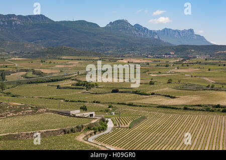 Sierra de Cantabria montagne vicino a San Vicente de la Sonsierra, La Rioja, Spagna, Europa Foto Stock