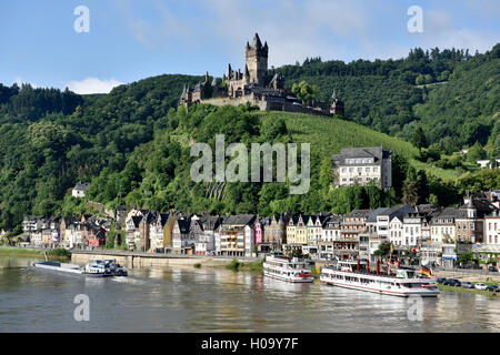 Vista di Cochem con il Reichsburg, Cochem sulla Mosella, Renania-Palatinato, Germania Foto Stock