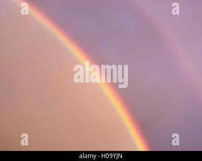 Doppio arcobaleno, segmento, atmosferici fenomeno ottico, Baviera, Germania Foto Stock