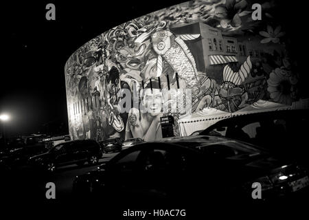 Graffitis a Beirut - Libano / Beirut - Biel, Beirut, maggio 2015. Night-club chiamato uno, coperto da artisti di graffiti (dall'esterno). - Bilal Tarabey / Le Pictorium Foto Stock