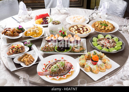 Pasto di vassoio di cibo in stile cinese in un ristorante Foto Stock