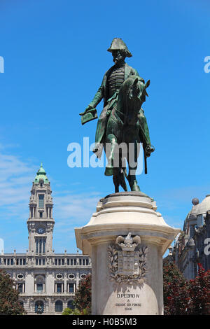 Re D.Pedro IV monumento sulla piazza Liberdade a Porto, Portogallo Foto Stock