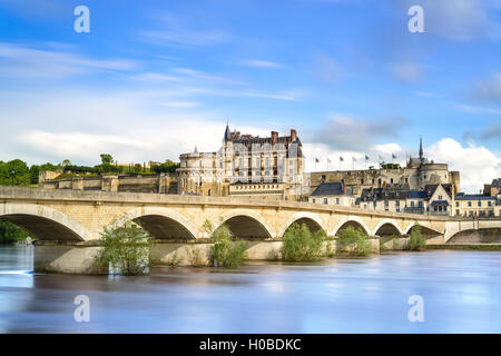 Amboise castello medievale o chateau e il ponte sul fiume Loira. In Francia, in Europa. Sito Unesco. Foto Stock