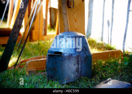 Set di mezza età armi di stile, parti di knight armor. Foto Stock