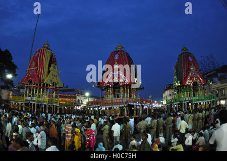 Il Puri, Odisha, India - 3 Luglio 2011: i carri del Signore Jagannath, Balbhadra e Subhadra parcheggiata di fronte Jagannath Tempio. Foto Stock