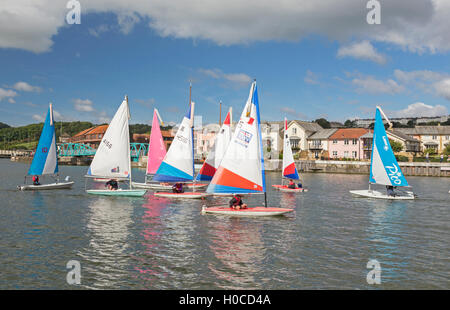 Colorata vela leggera in Bristol Floating Harbour, Bristol, Avon, England, Regno Unito Foto Stock