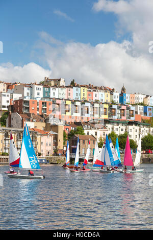 Colorata vela leggera in Bristol Floating Harbour, Bristol, Avon, England, Regno Unito Foto Stock