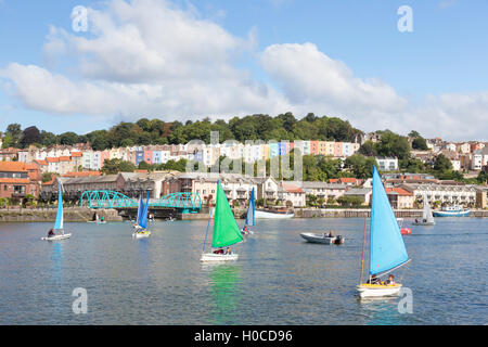 Colorata vela leggera in Bristol Floating Harbour, Bristol, Avon, England, Regno Unito Foto Stock