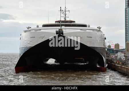 HSC catamarano manannan traghetto per auto Isle of Man steam packet company Liverpool Merseyside Regno Unito Foto Stock