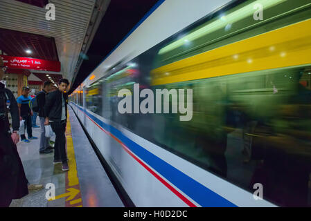 Il nostro treno viene Foto Stock