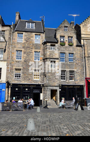 L'ultima goccia public house di Grassmarket, Edimburgo, Scozia Foto Stock