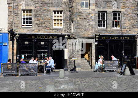 L'ultima goccia public house di Grassmarket, Edimburgo, Scozia Foto Stock