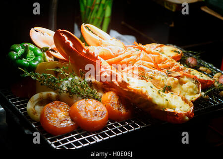 North American aragosta pescata ostriche fresche Royal buffet sul grill Foto Stock
