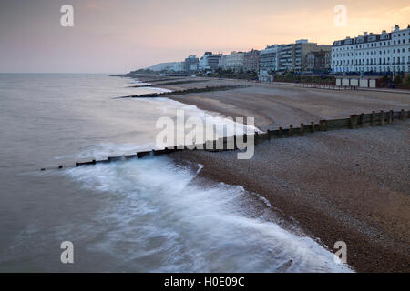 Eastbourne beach e dal lungomare, Eastbourne, East Sussex, England, Regno Unito Foto Stock