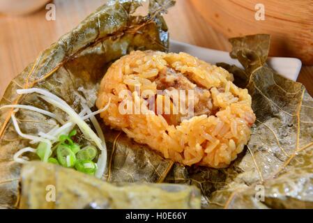 Il riso della lotus leaf perla shell piatti nel ristorante del Vietnam Foto Stock