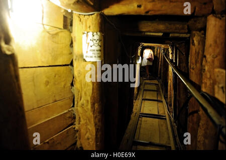 All'interno del tunnel di Sarajevo costruita nel 1993 per proteggere i civili durante l'assedio della città di Sarajevo dall esercito serbo Foto Stock