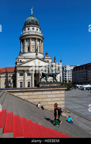 Berlin Gendarmenmarkt Französischer Dom dome francese tappeto rosso Foto Stock