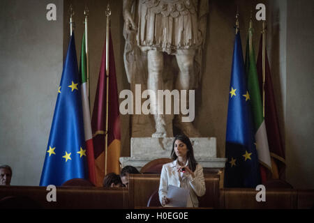 Roma, Italia. Xx Settembre, 2016. Il consiglio comunale, riunito in presenza di Virginia Raggi sindaco. © Andrea Ronchini/Pacific Press/Alamy Live News Foto Stock