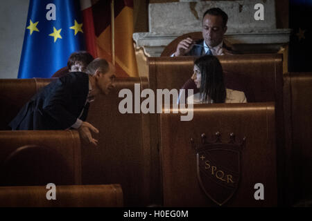 Roma, Italia. Xx Settembre, 2016. Il consiglio comunale, riunito in presenza del sindaco Virginia Raggi e Marcello De Vito. © Andrea Ronchini/Pacific Press/Alamy Live News Foto Stock