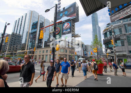 Dundas Square Downtown Toronto Ontario Canada Foto Stock