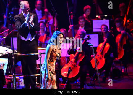 Laura Wright suona con l'Accademia di San Martin nei campi Orchestra diretta da Timothy Henty al Classic FM dal vivo presso la Royal Albert Hall di Londra. Il concerto è ospitato dal Regno Unito più popolare di musica classica stazione, Classic FM. Stampa foto di associazione. Picture Data: martedì 20 settembre, 2016. Foto di credito dovrebbe leggere: Matt STANLEY A. CROSSICK/PA FILO Foto Stock