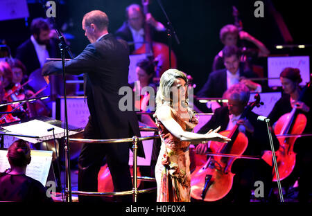 Laura Wright suona con l'Accademia di San Martin nei campi Orchestra diretta da Timothy Henty al Classic FM dal vivo presso la Royal Albert Hall di Londra. Il concerto è ospitato dal Regno Unito più popolare di musica classica stazione, Classic FM. Stampa foto di associazione. Picture Data: martedì 20 settembre, 2016. Foto di credito dovrebbe leggere: Matt STANLEY A. CROSSICK/PA FILO Foto Stock