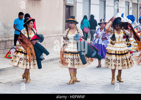 Sfilata per la Vergine di Urkupiña a Uyuni, Bolivia Foto Stock