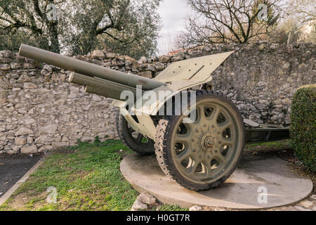 Il cannone su ruote utilizzati dai soldati italiani durante la guerra mondiale I. Foto Stock