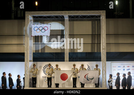 Tokyo, Tokyo, Giappone. Xxi Sep, 2016. Olimpici e Paralimpici Flag-Raising cerimonia organizzata dal Governo Metropolitano di Tokyo e il comitato organizzatore di Tokyo 2020. Credito: Alessandro Di Ciommo/ZUMA filo/Alamy Live News Foto Stock