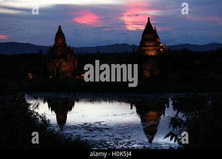 (160922) -- BAGAN (Myanmar), Sett. 22, 2016 (Xinhua) -- pagode sono visto nella città antica di Bagan, Myanmar, Sett. 20, 2016. Bagan era il primo regno di unificare le regioni che più tardi sarebbe costituiscono moderno Myanmar. Dal XI al XIII secolo, più di 10.000 tempie buddisti, pagode e monasteri furono costruiti, di cui solo circa duemila templi e pagode sopravvivono ancora al giorno d'oggi. (Xinhua/U Aung) (wjd) Foto Stock